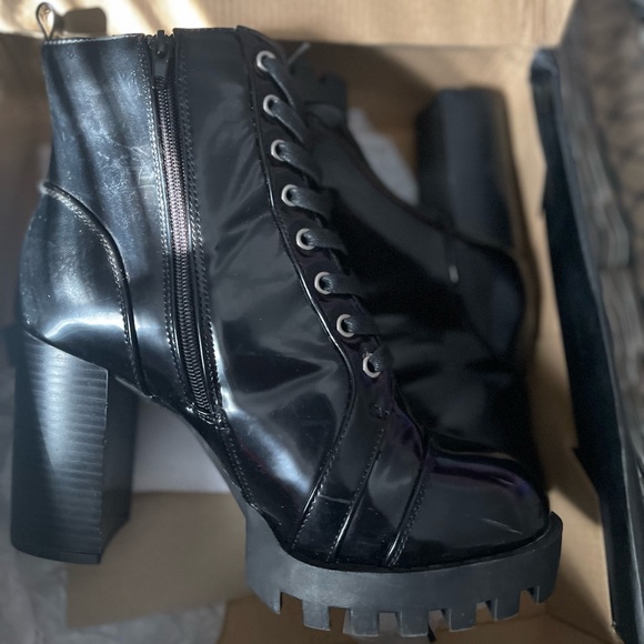 Fashion nova heeled booties - Picture 3 of 3